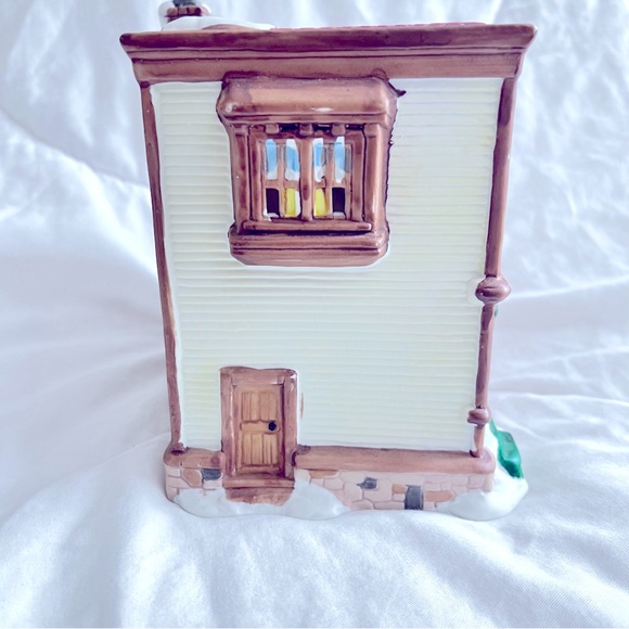 Rex & Lee Winter Village Post Office - Picture 4 of 6